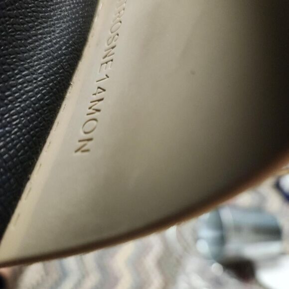 Burberry Men's Black and Tan Slides - Picture 5 of 8